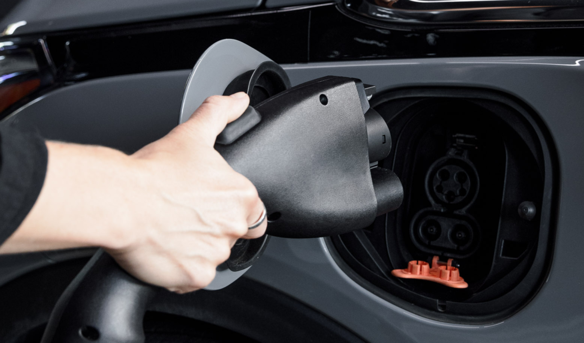 What are the disadvantages of electric cars on the environment?