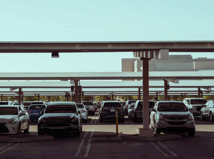 Electric vehicles in the commercial sector: buses, delivery trucks, and other fleet vehicles